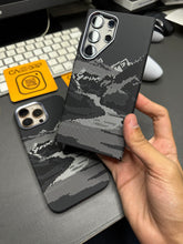 Luxo black wavy design